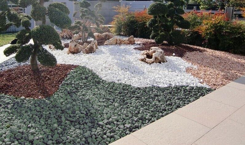 Come decorare il giardino con ciottoli e pietre colorate